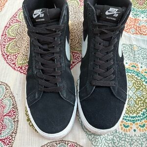 Nike SB Blazer Mid Men's Black Sneakers with gray swoosh size 10.5